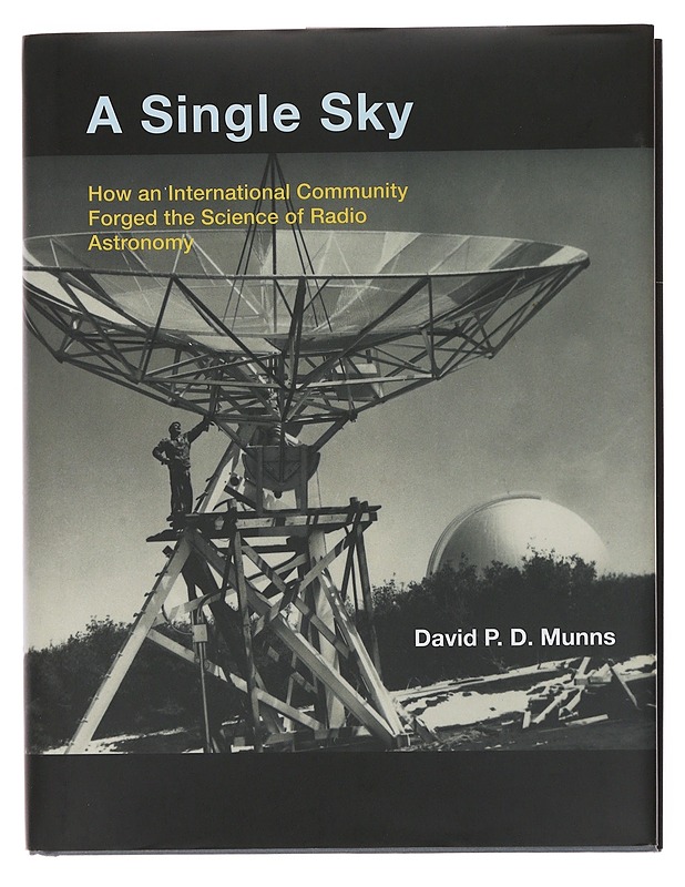 A Single Sky - Munns, Assistant Professor David P D - Tietokirjat ja oppaat - 10105497576 - 0