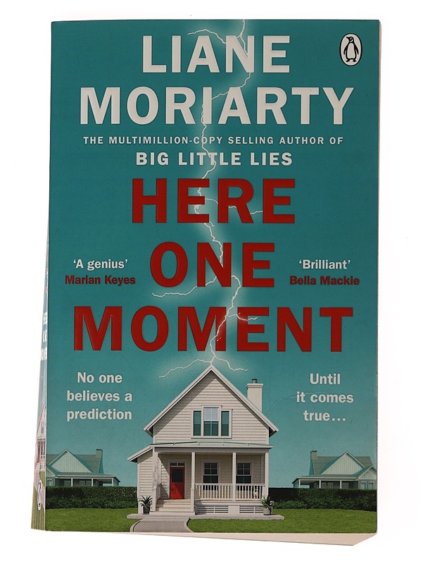 Here one moment - Liane Moriarty - Jännitys ja dekkarit - 10105498895 - 0