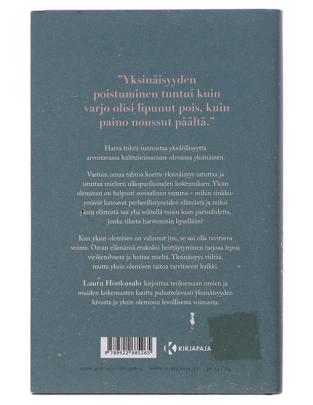 Pöytä yhdelle : yksinäisyydestä ja yksin olemisen taidosta - Laura Honkasalo - Elämäkerrat ja muistelmat - 10105501093 - 1
