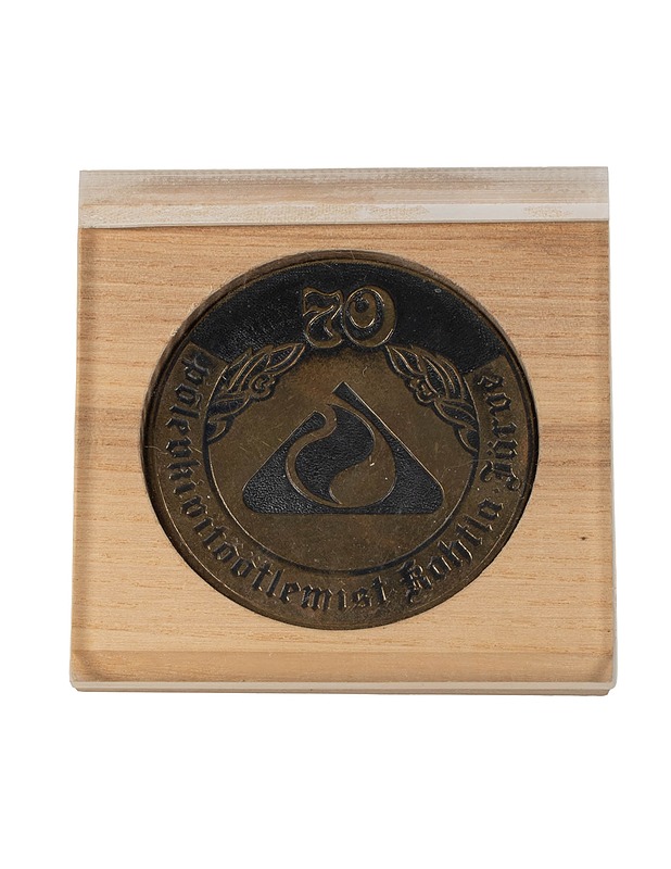 Viron öljyliusketeollisuus mitali - Muut sisustustavarat - 10105501202 - 0