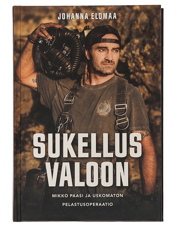 Sukellus valoon : Mikko Paasi ja uskomaton pelastusoperaatio - Johanna Elomaa - Elämäkerrat ja muistelmat - 10105504151 - 0
