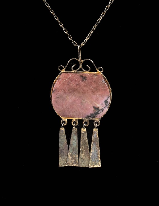 Pronssiriipus ketjulla - Korut - 10105508619 - 1