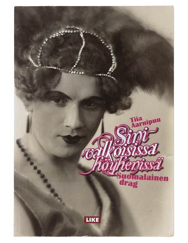 Sinivalkoisissa höyhenissä : suomalainen drag - Aarnipuu, Tiia - Historiakirjat - 10105509206 - 0