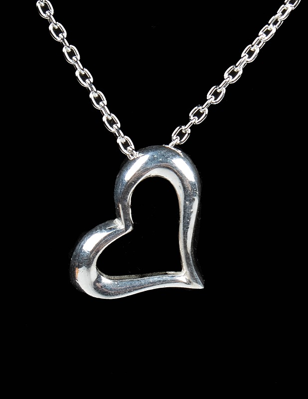 Hopeinen sydänriipus - Korut - 10105509346 - 1