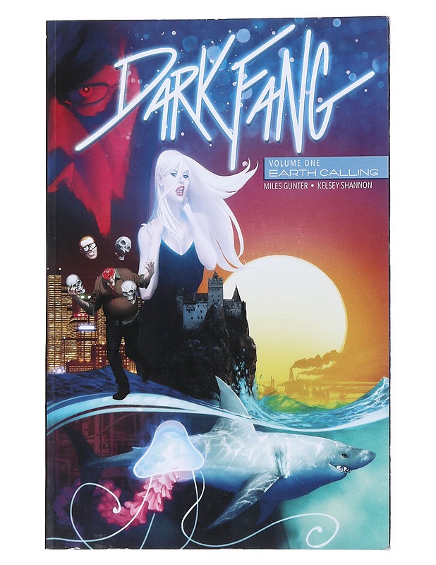 Dark Fang Vol 1: Earth Calling - Sarjakuvat - 10105514178 - 0