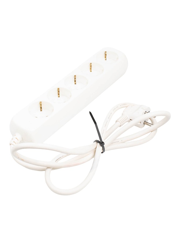 Maadoitettu jatkojohto, jossa 5 pistorasiapaikkaa - Muu elektroniikka - 10105515816 - 0