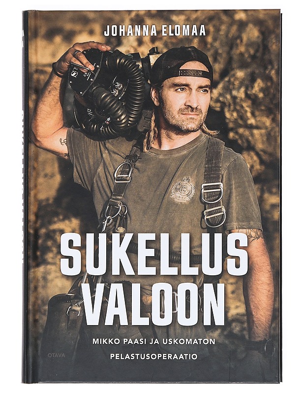 Sukellus valoon : Mikko Paasi ja uskomaton pelastusoperaatio - Johanna Elomaa - Elämäkerrat ja muistelmat - 10105516950 - 0