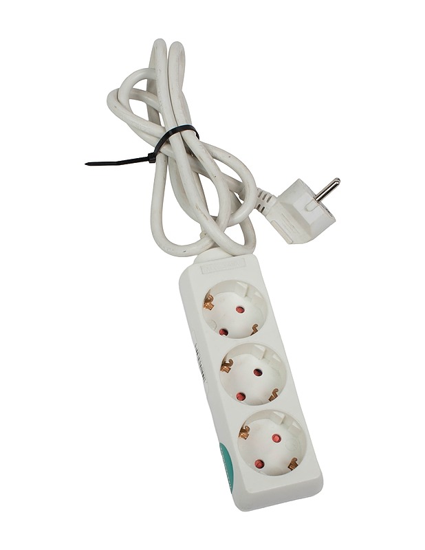 Maadoitettu jatkojohto, jossa 3 pistorasiapaikkaa  - Muu elektroniikka - 10105517321 - 0