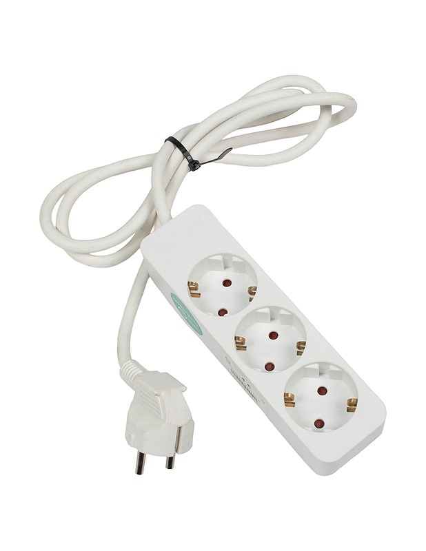 Maadoitettu jatkojohto, jossa 3 pistorasiapaikkaa  - Muu elektroniikka - 10105517325 - 0