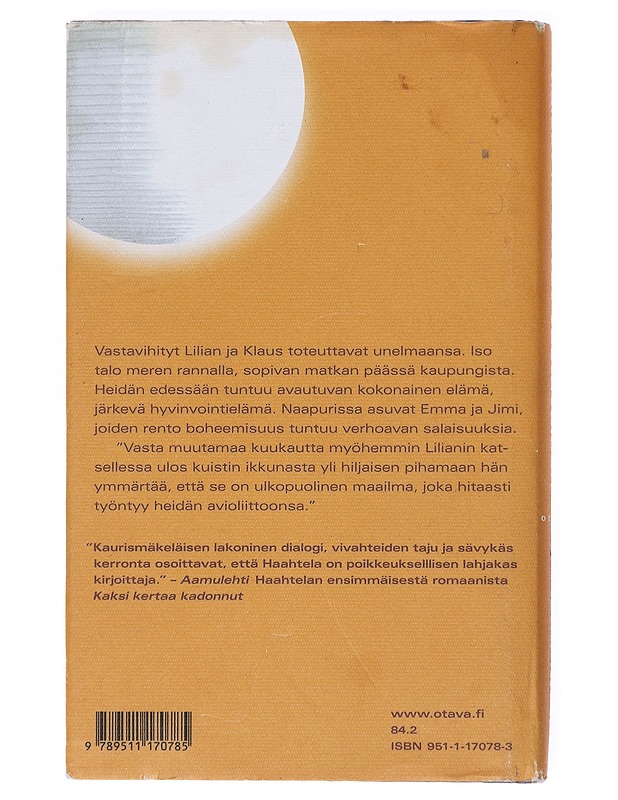 Naiset katsovat vastavaloon : romaani - Joel Haahtela - Romaanit ja novellit - 10105519879 - 1