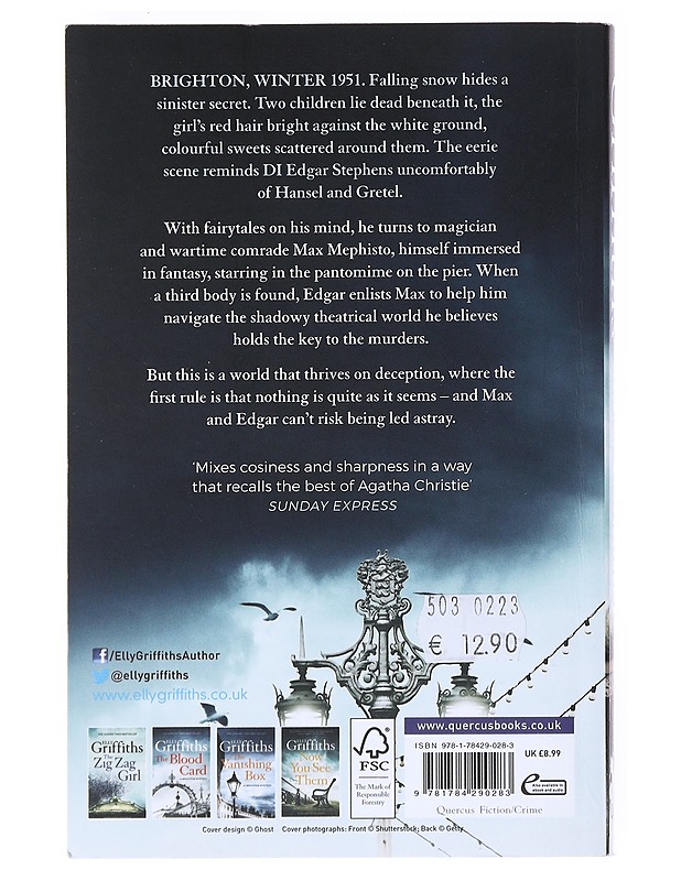 Smoke and mirrors - Elly Griffiths - Jännitys ja dekkarit - 10105524394 - 1