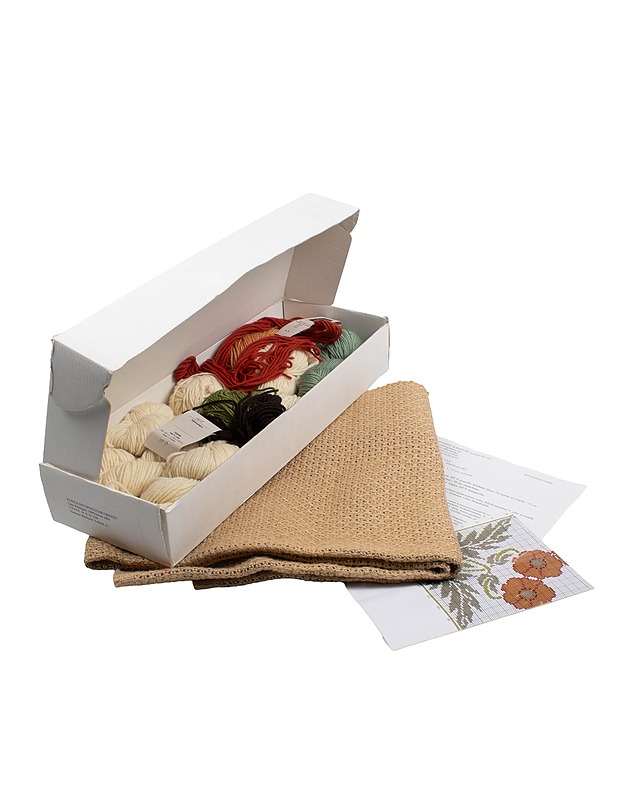 SUOMEN KÄSITYÖN YSTÄVÄT Kukka-ristipistotarvikkeet - Käsityö - 10105524467 - 0