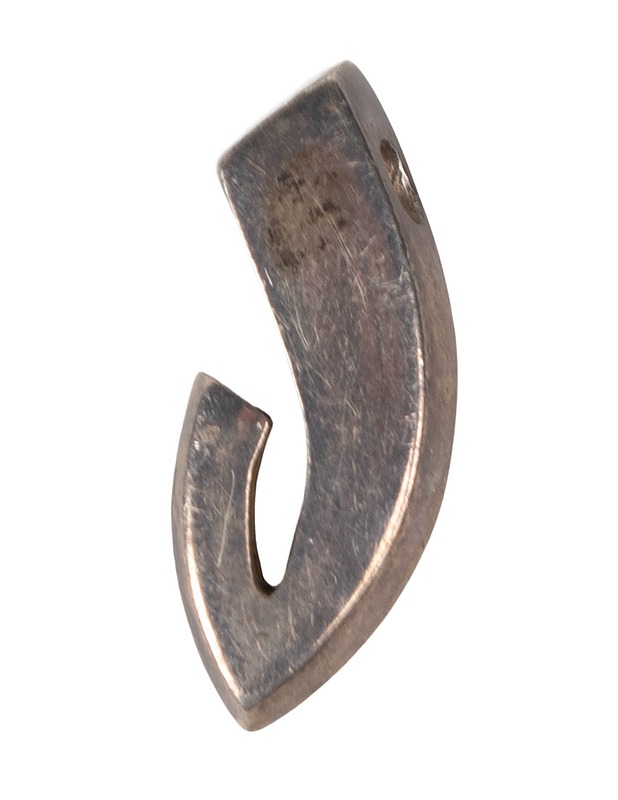 Hopeinen J-amuletti - Askartelu - 10105525829 - 0