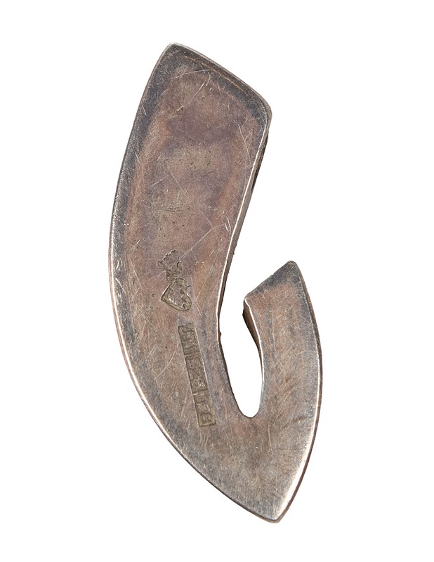 Hopeinen J-amuletti - Askartelu - 10105525829 - 1