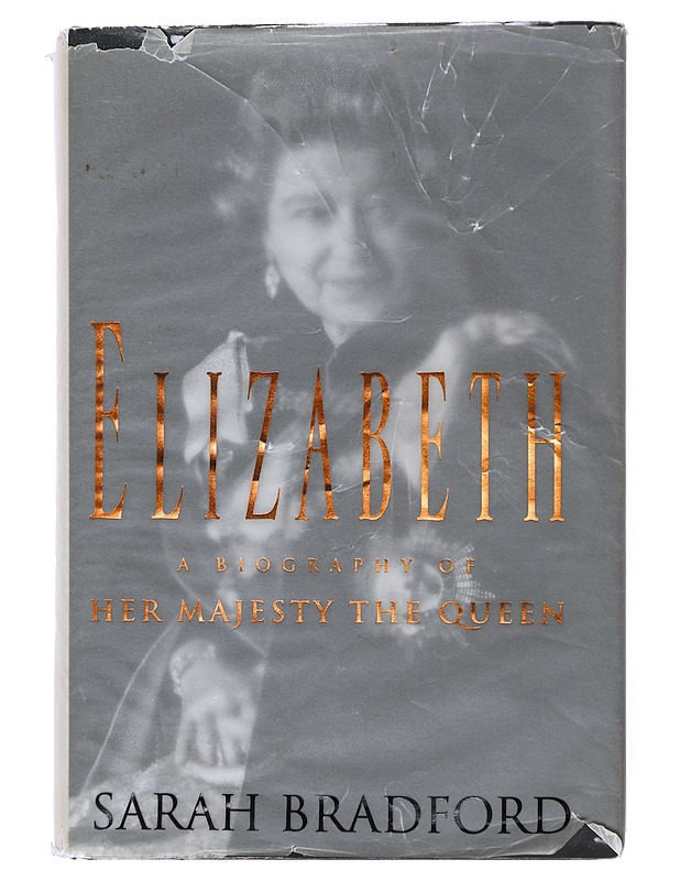 Elizabeth : a biography of Her Majesty the Queen - Sarah Bradford - Tietokirjat ja oppaat - 10105526488 - 0