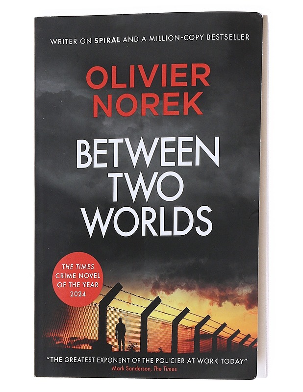 Between Two Worlds - Norek, Olivier - Romaanit ja novellit - 10105528302 - 0