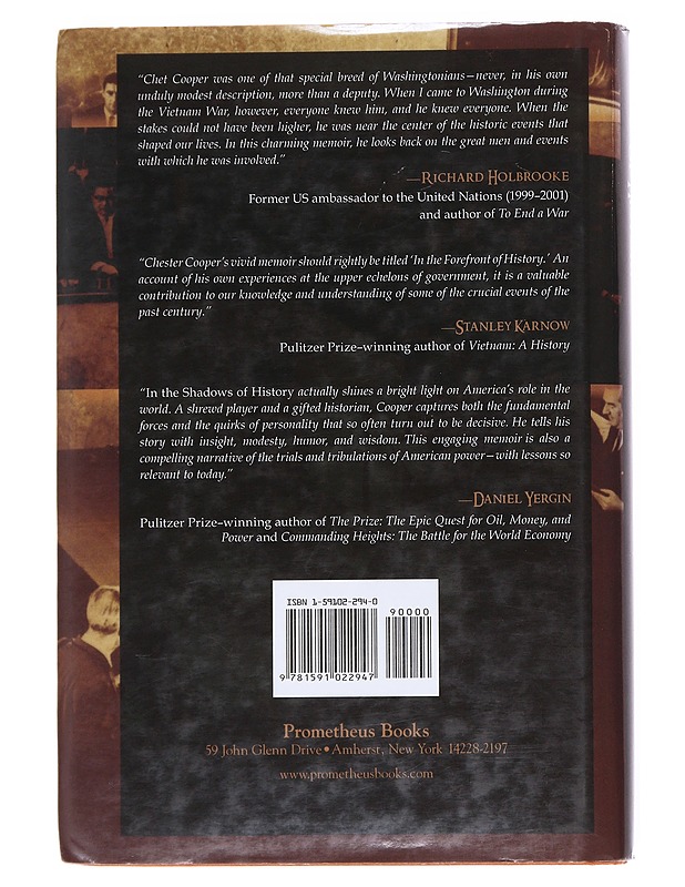 In The Shadows Of History - Chester L. Cooper - Historiakirjat - 10105529003 - 1