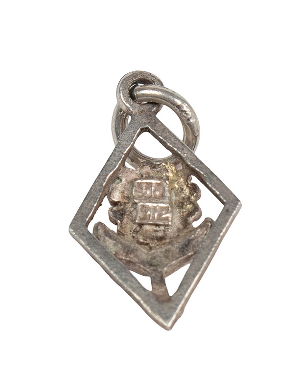 Hopeinen kukka-amuletti - Askartelu - 10105529513 - 1
