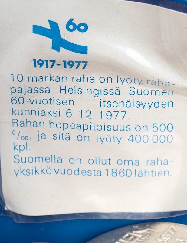 SUOMEN RAHAPAJA Itsenäinen Suomi 60 vuotta juhlaraha - Koriste-esineet - 10105529637 - 2