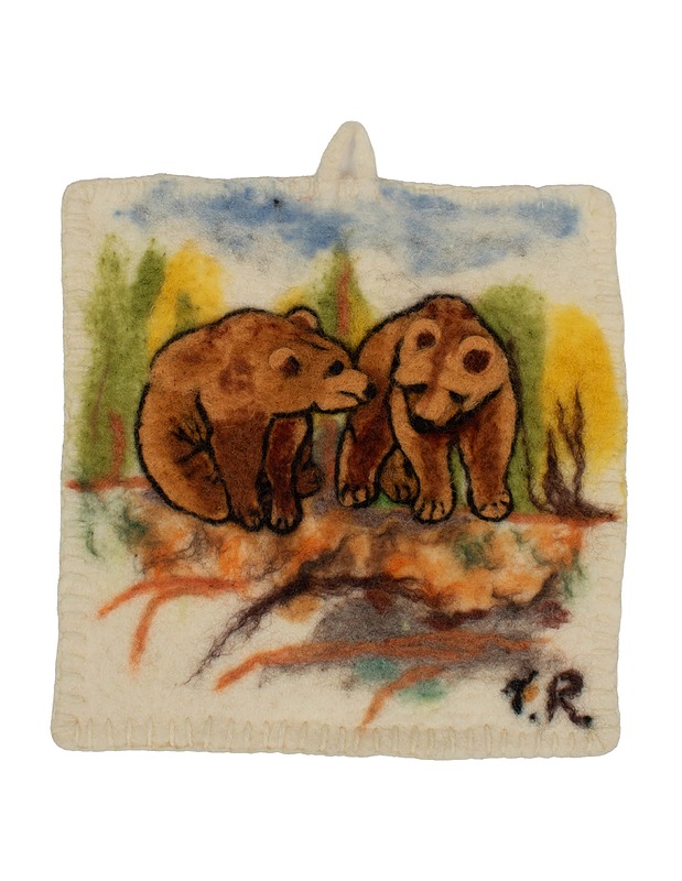 Huovutettu karhuaiheinen pannulappu, 30x30 cm