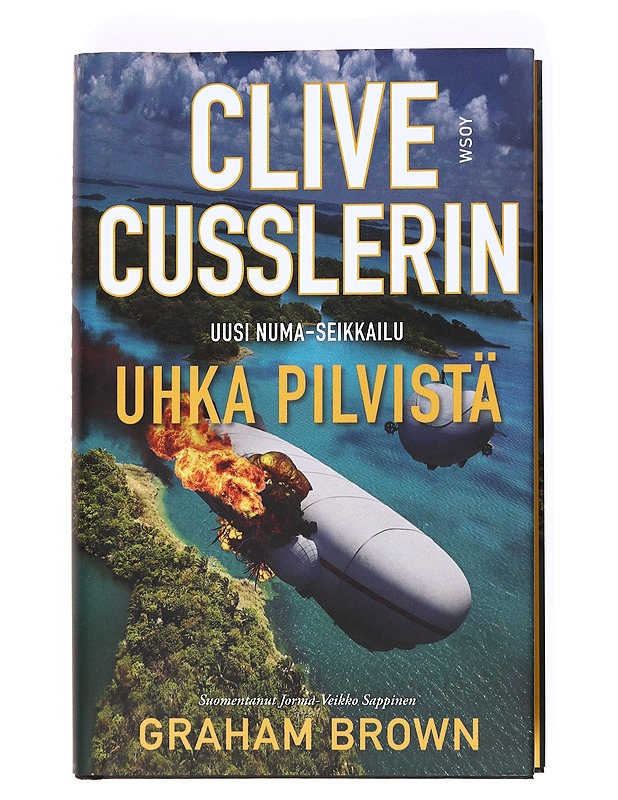 Clive Cusslerin Uhka pilvistä - Brown, Graham - Kirja lahjaksi - 10105537858 - 0