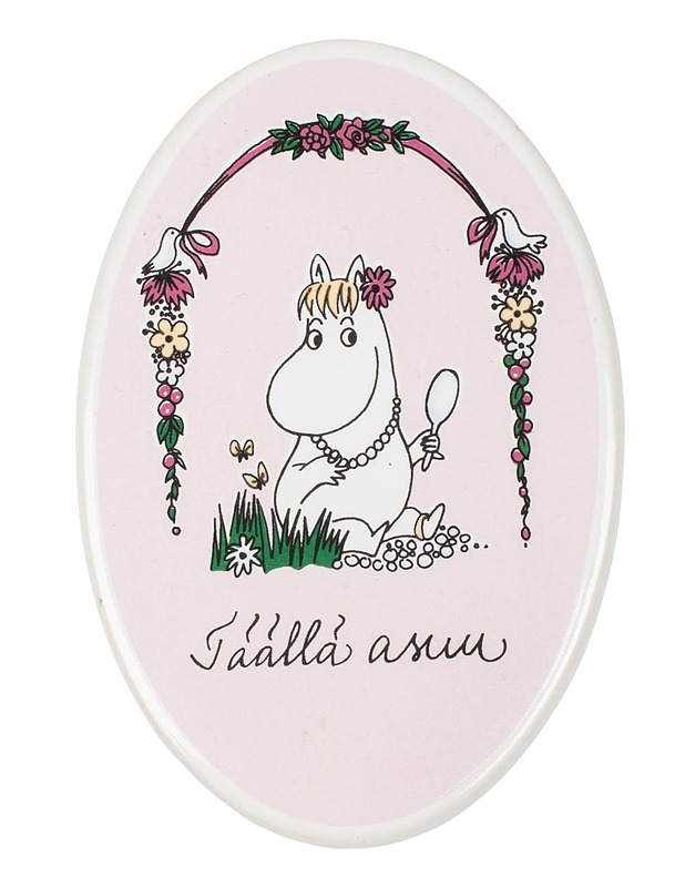 ARABIA Täällä asuu seinälaatta - Designsuosikit - 10105538525 - 0