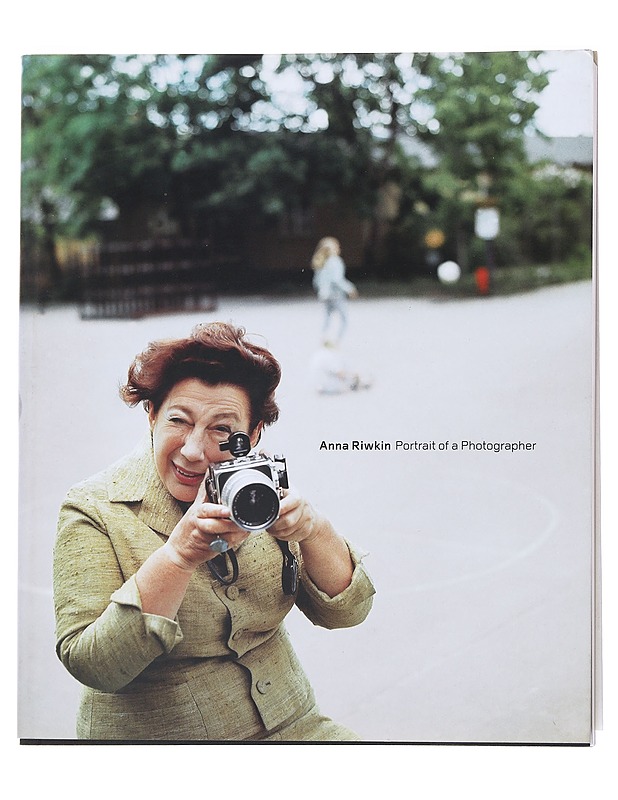 Anna Riwkin : portrait of a photographer : [Moderna museet, Stockholm, 14.2.2004 - 23.5.2004] - Riwkin, Anna - Tietokirjat ja oppaat - 10105545413 - 0