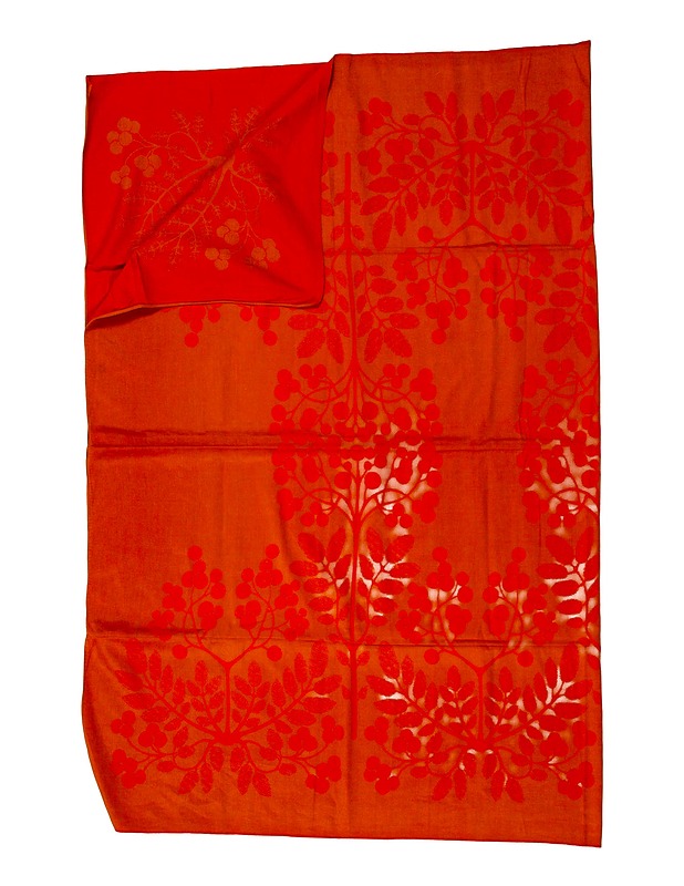TAMPELLA Pihlajanmarja pöytäliina, 135x180 cm - Pöytäliinat - 10105546851 - 0