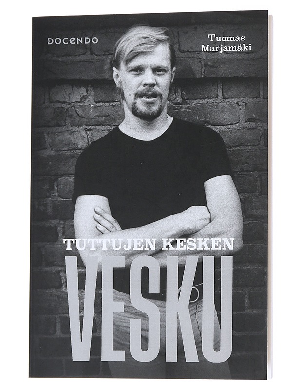 Tuttujen kesken Vesku : Vesa-Matti Loiri 1945-2022 - Tuomas Marjamäki - Elämäkerrat ja muistelmat - 10105547726 - 0