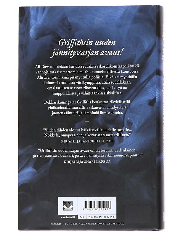 Kuolema ei katso aikaa - Griffiths, Elly - Romaanit ja novellit - 10105547822 - 1