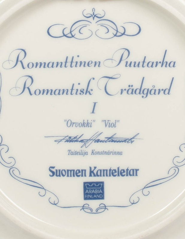 ARABIA Romanttinen puutarha I Orvokki seinälautanen  - Designsuosikit - 10105551167 - 2