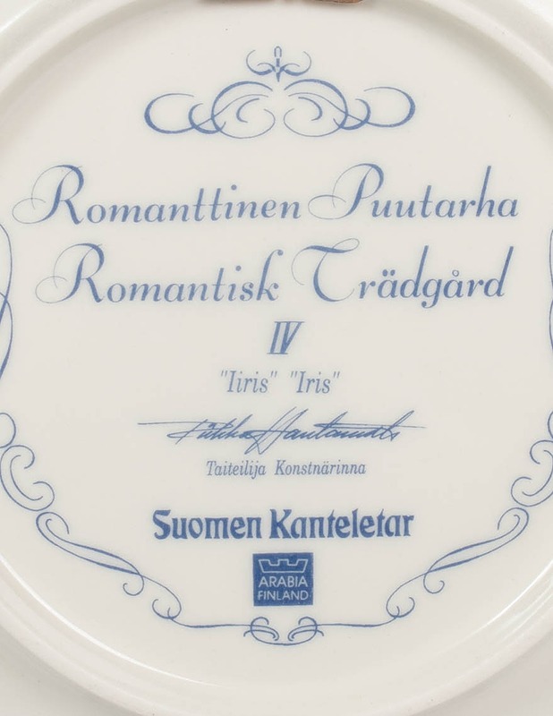 ARABIA Romanttinen puutarha IV Iiris seinälautanen  - Designsuosikit - 10105551171 - 2