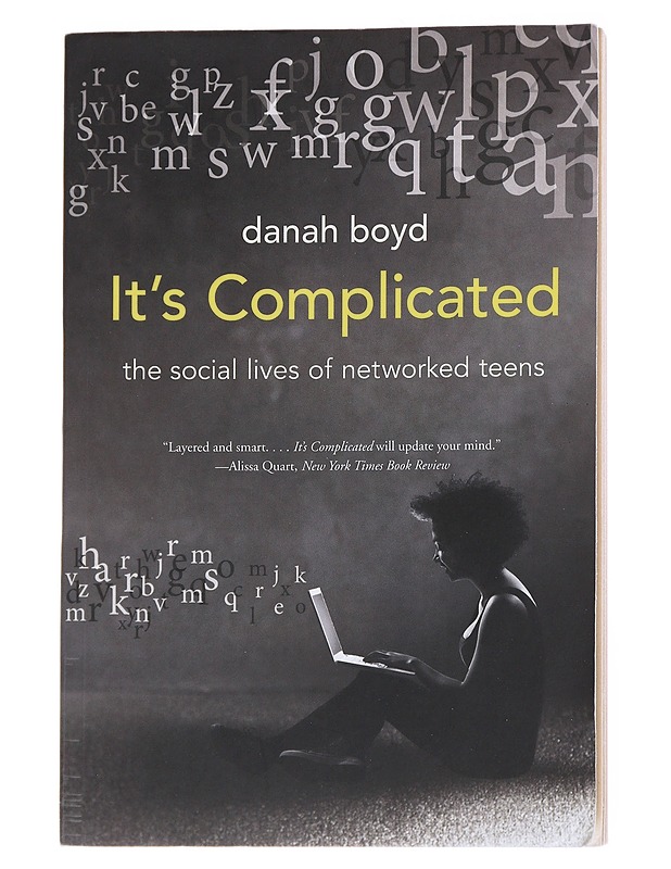 It's complicated : the social lives of networked teens - Danah Boyd - Romaanit ja novellit - 10105552352 - 0