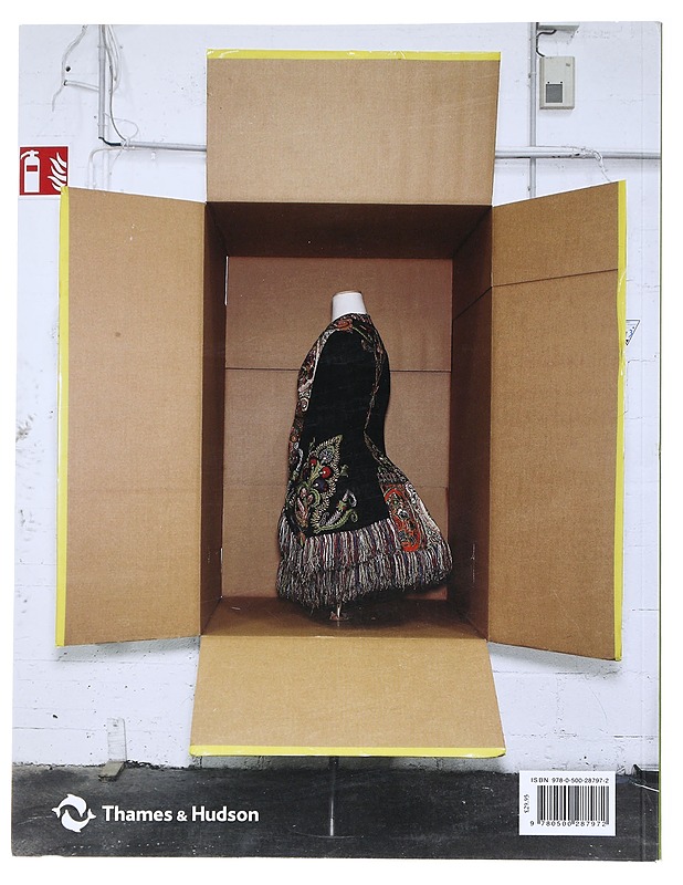 On Fashion - Lacroix, Christian - Taide- ja kulttuurikirjat - 10105554159 - 1