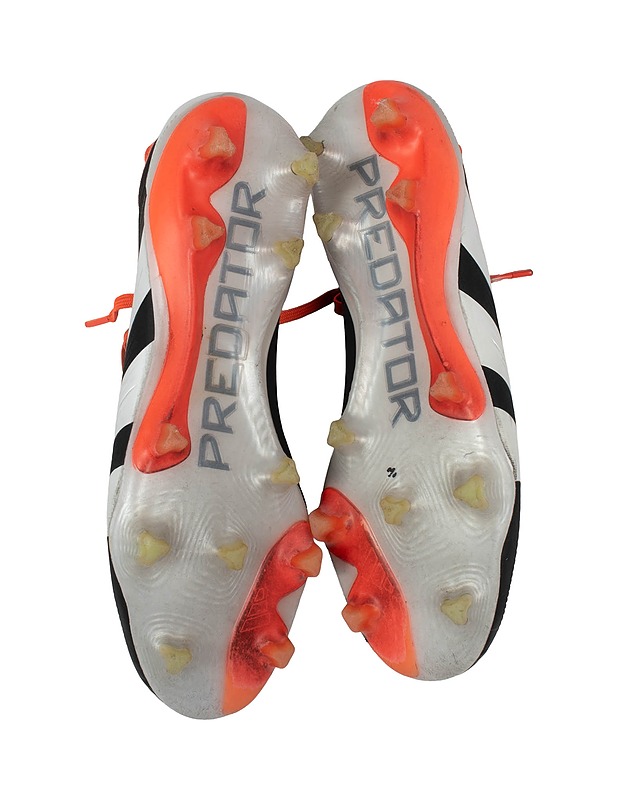 ADIDAS Predator -jalkapallokengät, koko 39 1/3  - Muut urheiluvälineet ja vapaa-aika - 10105555239 - 3