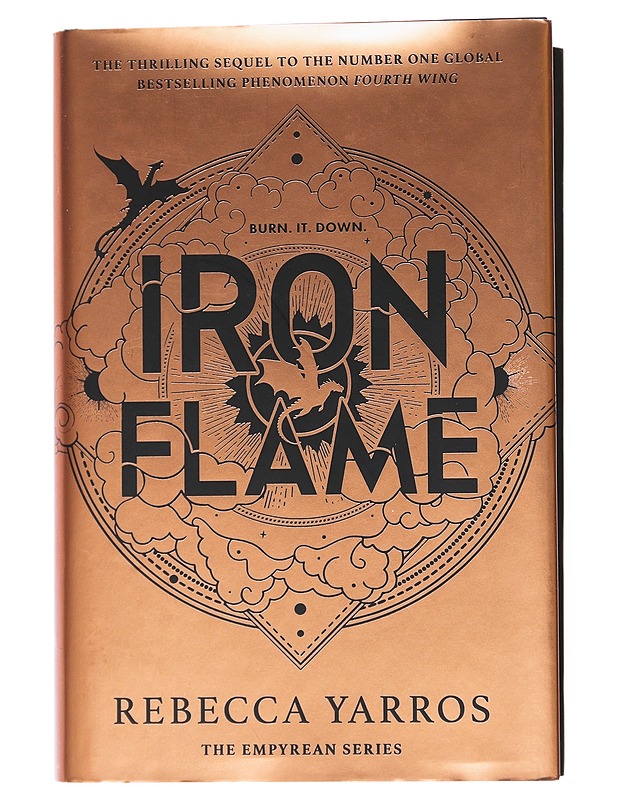 Iron flame - Yarros, Rebecca - Romaanit ja novellit - 10105555703 - 0