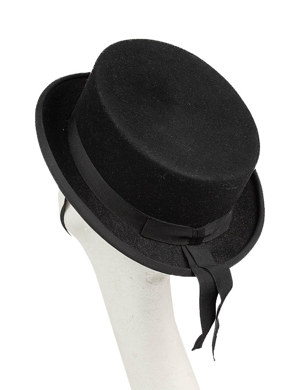 CODEBA Derby Club musta hattu, 53cm - Päähineet - 10105555792 - 1