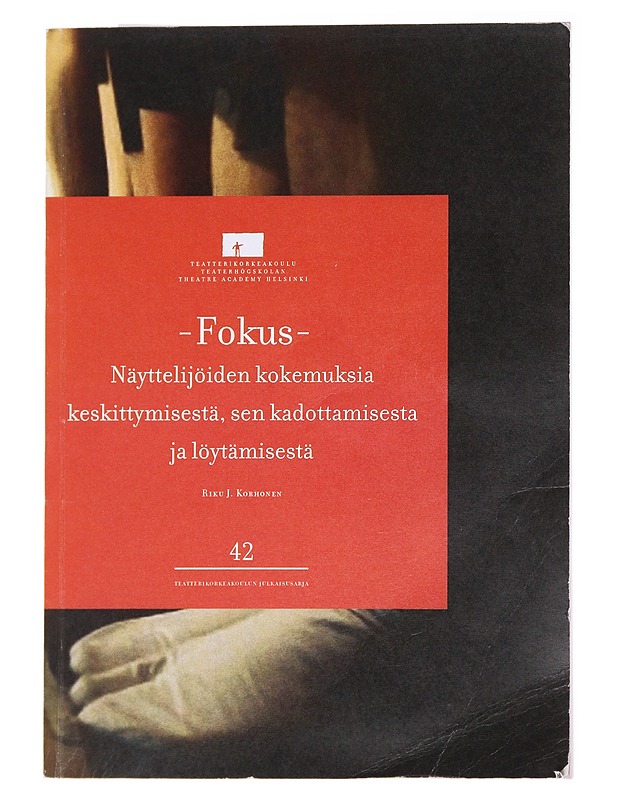 Fokus : näyttelijöiden kokemuksia keskittymisestä, sen kadottamisesta ja löytämisestä - Riku J. Korhonen - Tietokirjat ja oppaat - 10105564235 - 0