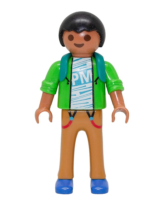PLAYMOBIL Poika vihreällä takilla ja repulla figuuri - Lasten figuurit - 10105566045 - 0