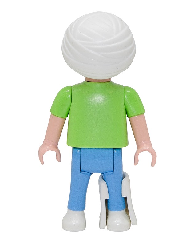 PLAYMOBIL Pikkupoika jalkakipsillä ja pääkääreellä figuuri - Lasten figuurit - 10105566197 - 1