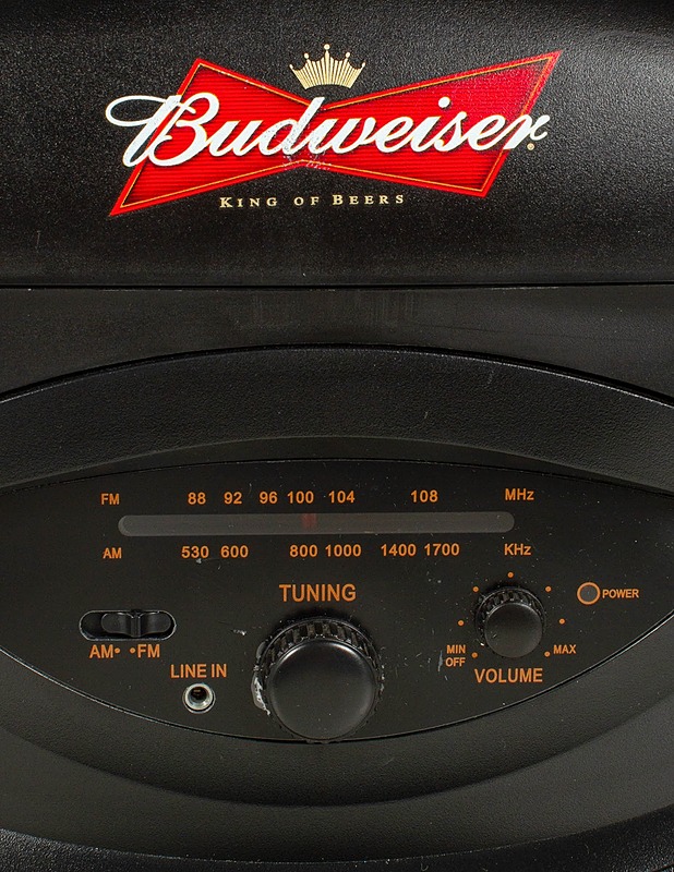 BUDWEISER Rock Cooler vintage AM/FM vastaanotin, stereokaiutin ja kylmälaukkujärjestelmä  - Pienkodinkoneet - 10105566765 - 5