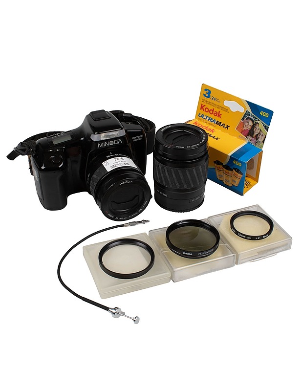 MINOLTA Dynax 5000i -filmijärjestelmäkamera + tarvikkeita  - Muu elektroniikka - 10105569610 - 1