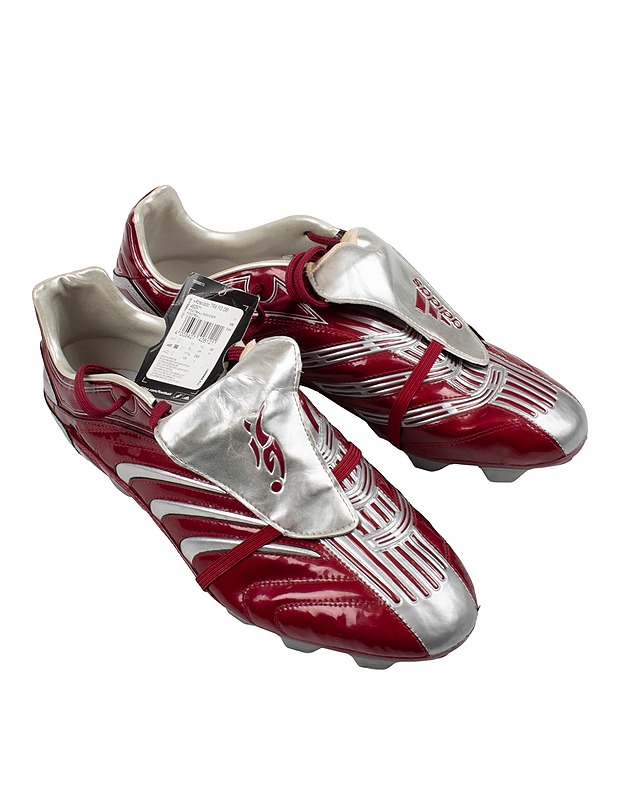 ADIDAS Traxion Predator -jalkapallokengät, koko 46  - Muut urheiluvälineet ja vapaa-aika - 10105570406 - 0