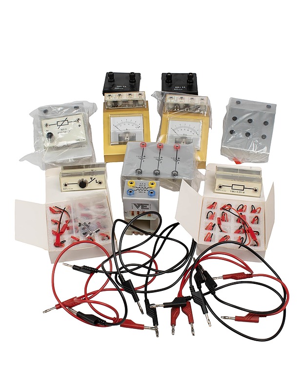 Sarja mittauslaitteita, komponentteja, kytkentäjohtoja - Muu elektroniikka - 10105572878 - 0