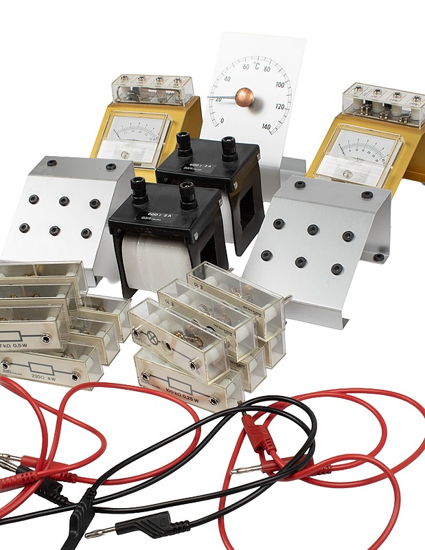 Sarja mittauslaitteita, vastuksia, kytkentäjohtoja - Muu elektroniikka - 10105572882 - 1