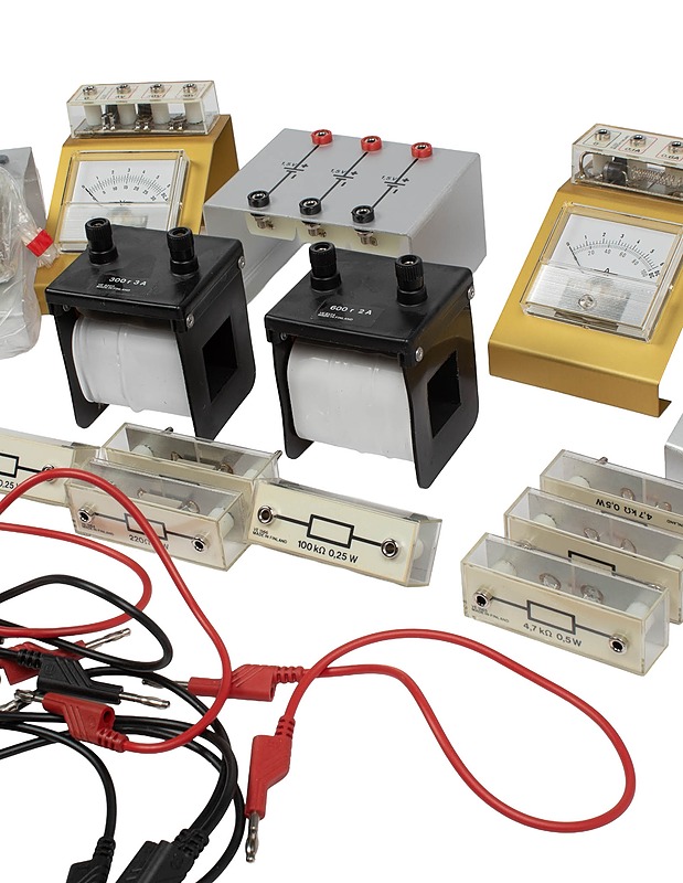 Sarja erilaisia mittareita, johtoja  - Muu elektroniikka - 10105572902 - 1