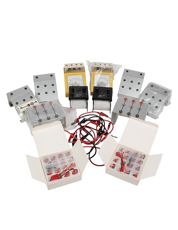 Sarja mittareita, kytkentäpaneeleja, johtoja - Muu elektroniikka - 10105572927 - 0