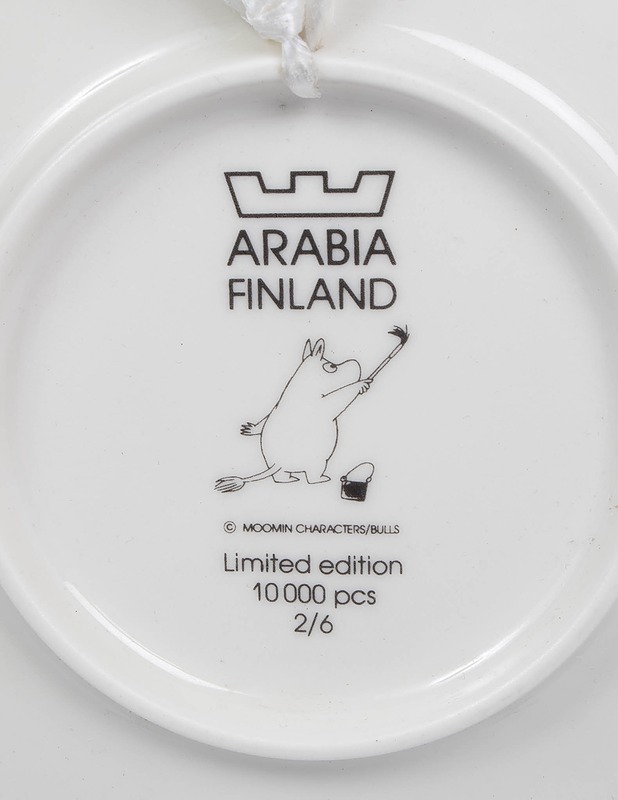 ARABIA Kuka lohduttaisi Nyytiä? keräilylaatta - Designsuosikit - 10105574153 - 3