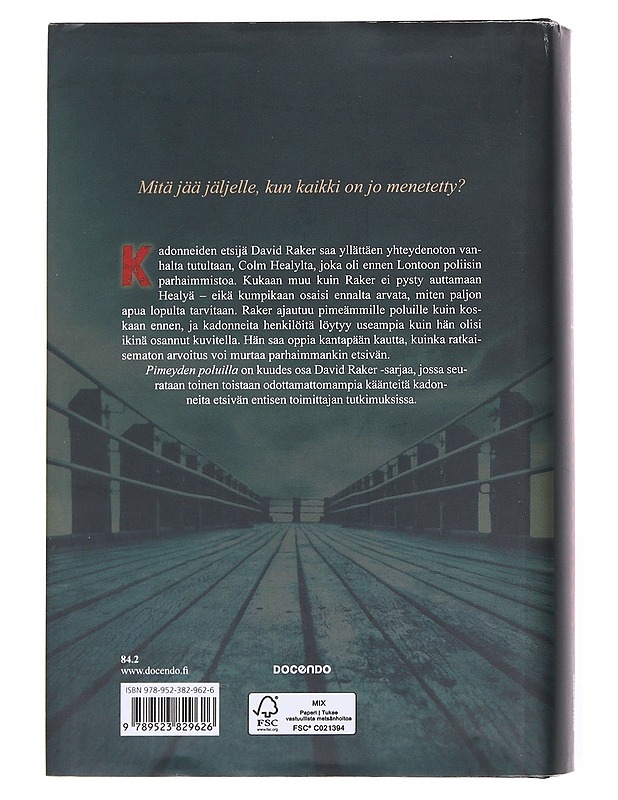Pimeyden poluilla - Weaver, Tim - Romaanit ja novellit - 10105576169 - 1