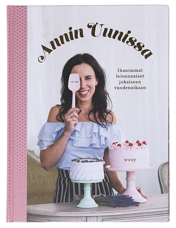 Annin uunissa / ihanimmat leivonnaiset jokaiseen vuodenaikaan - Paakkunainen, Anni - Ruokakirjat - 10105576386 - 0